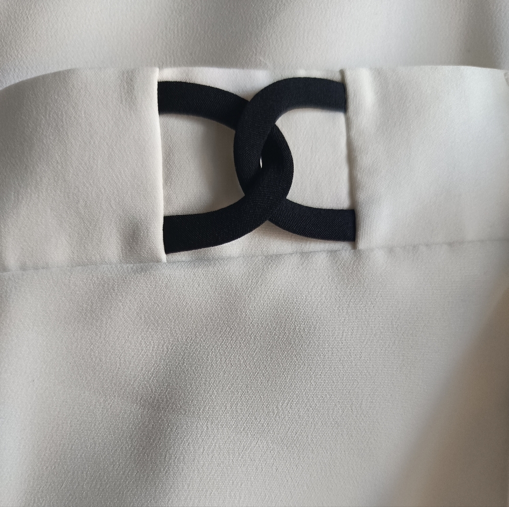 M🩷Vintage Designer Style White Button Down Shirt with Black Accents - Picture 5 of 7